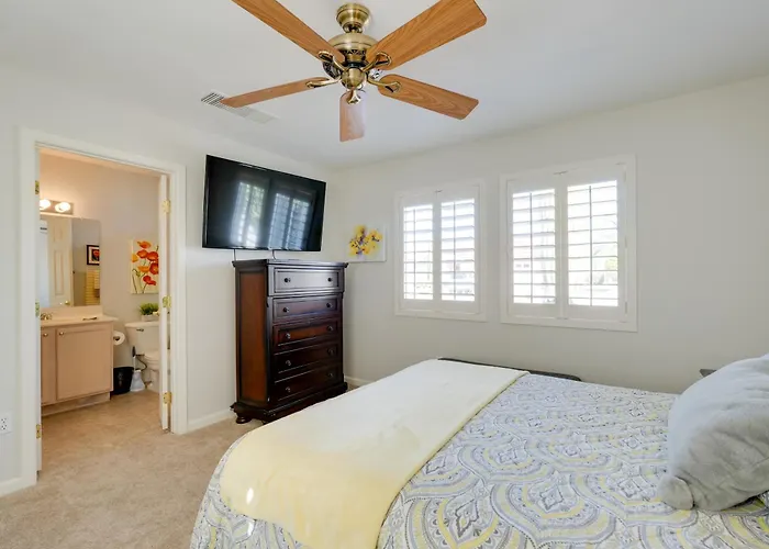 Close To Golf! Sunlit Escape W/ Casita Holiday home